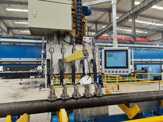 鋼管超聲波探傷設(shè)備.jpg 鋼管超聲波探傷設(shè)備.jpg