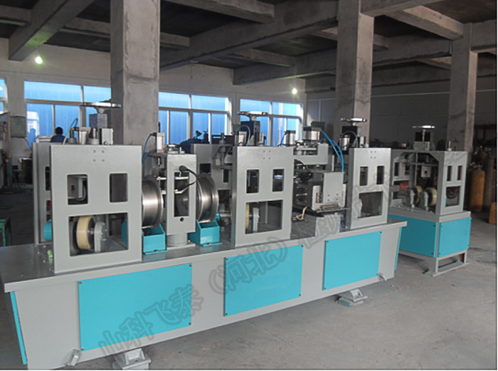 全自動油套管漏磁探傷機(jī).jpg 全自動油套管漏磁探傷機(jī).jpg